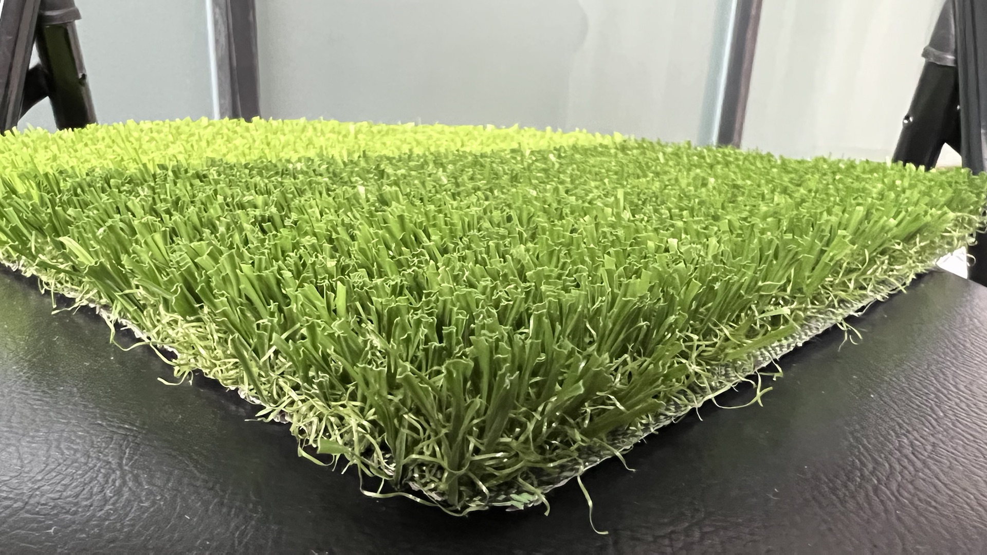 Césped artificial sin relleno para campo de fútbol