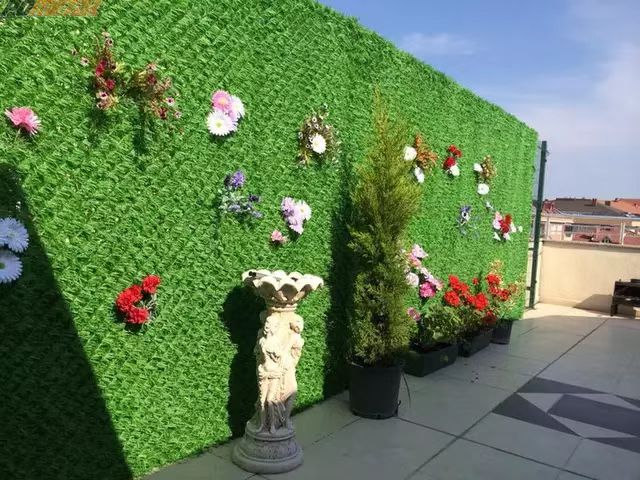 Valla de hierba de plástico de pared verde anti UV para decoración de jardín