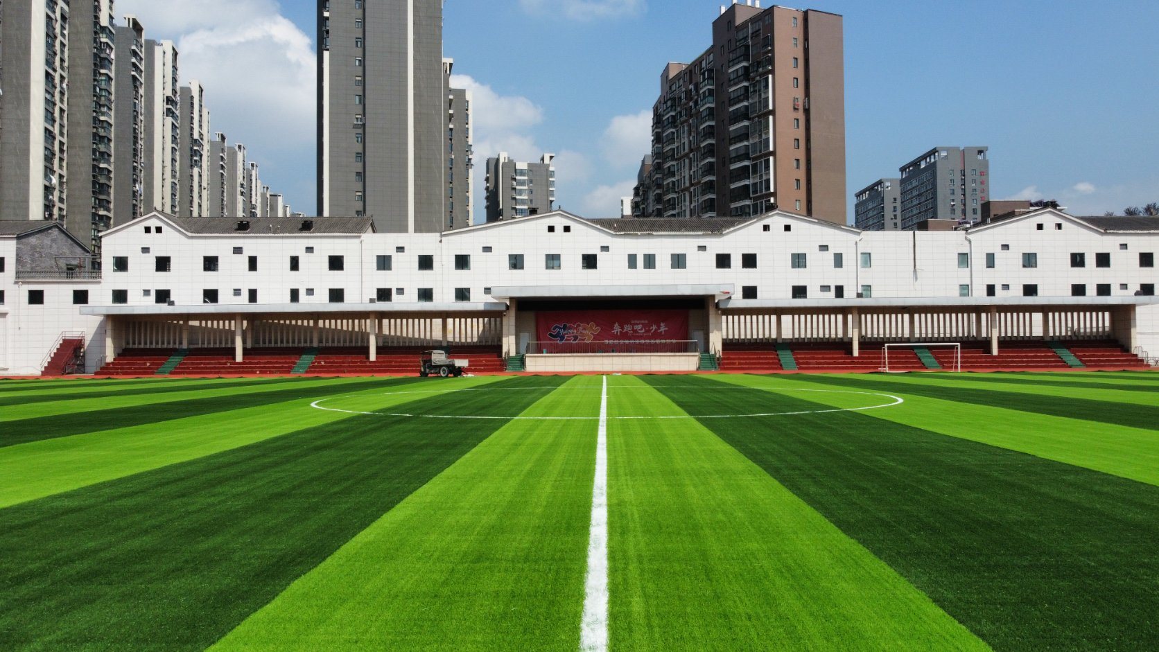 Hilado fibrilado en forma de M Hilado de césped artificial sintético para fútbol